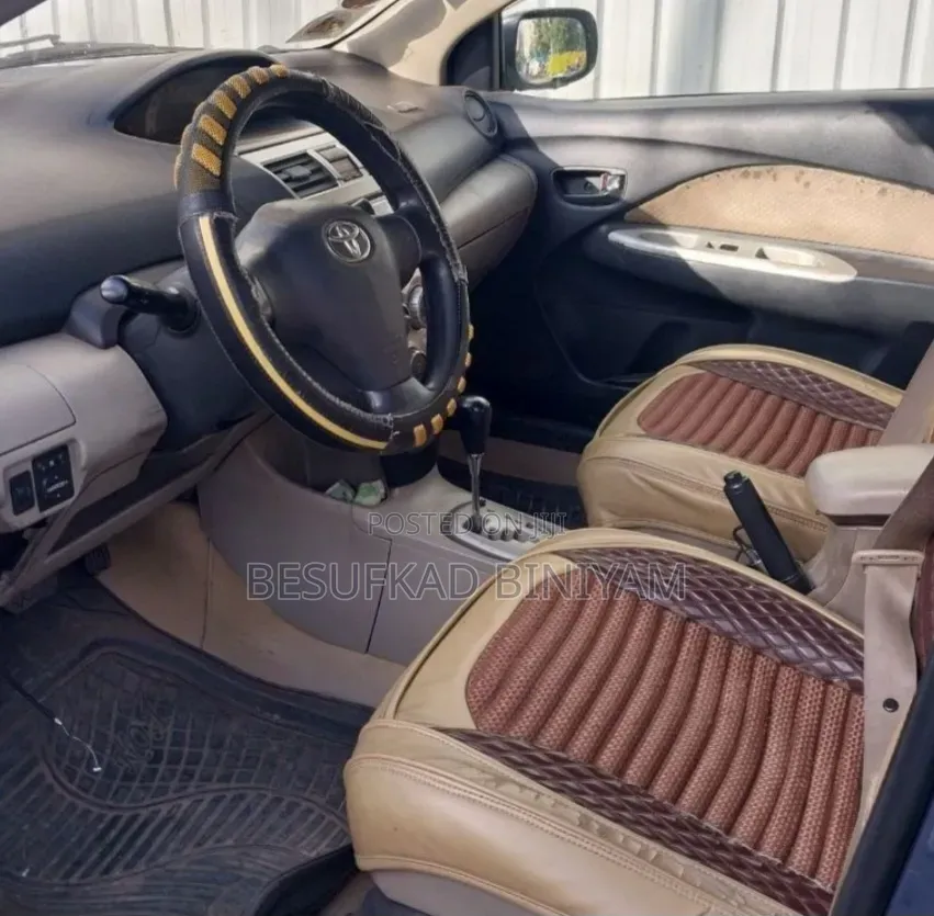Toyota Yaris 2009 Gold