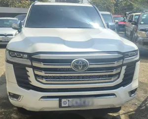 Toyota Land Cruiser 2023 White