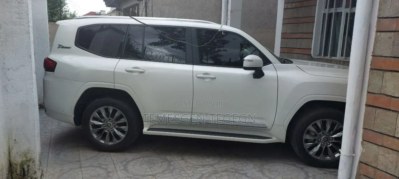 Toyota Land Cruiser 2023 White