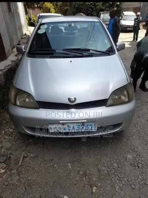 Toyota Platz 2001 Silver