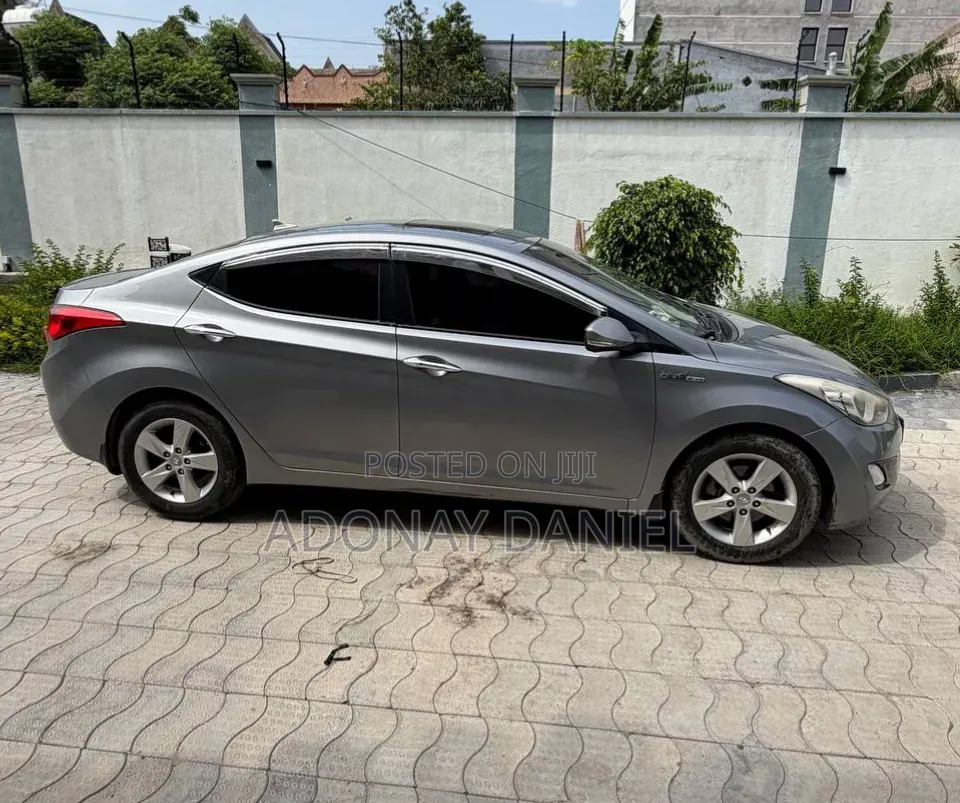 Hyundai Avante 2013 Silver