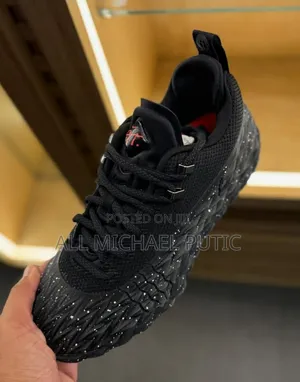 Nike S.T Charge