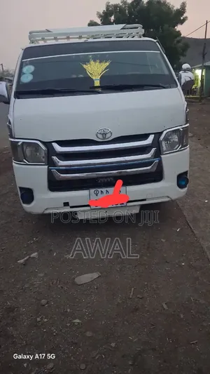 Toyota HiAce 2014 White