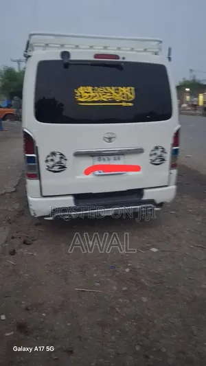 Toyota HiAce 2014 White