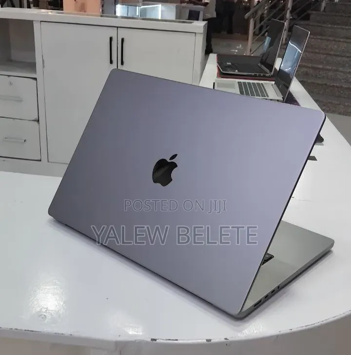 New Laptop Apple MacBook Pro 32GB Apple M1 Pro SSD 1T