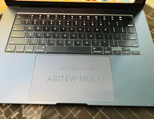 New Laptop Apple MacBook Air 2024 M3 8GB Apple M3 SSD 256GB