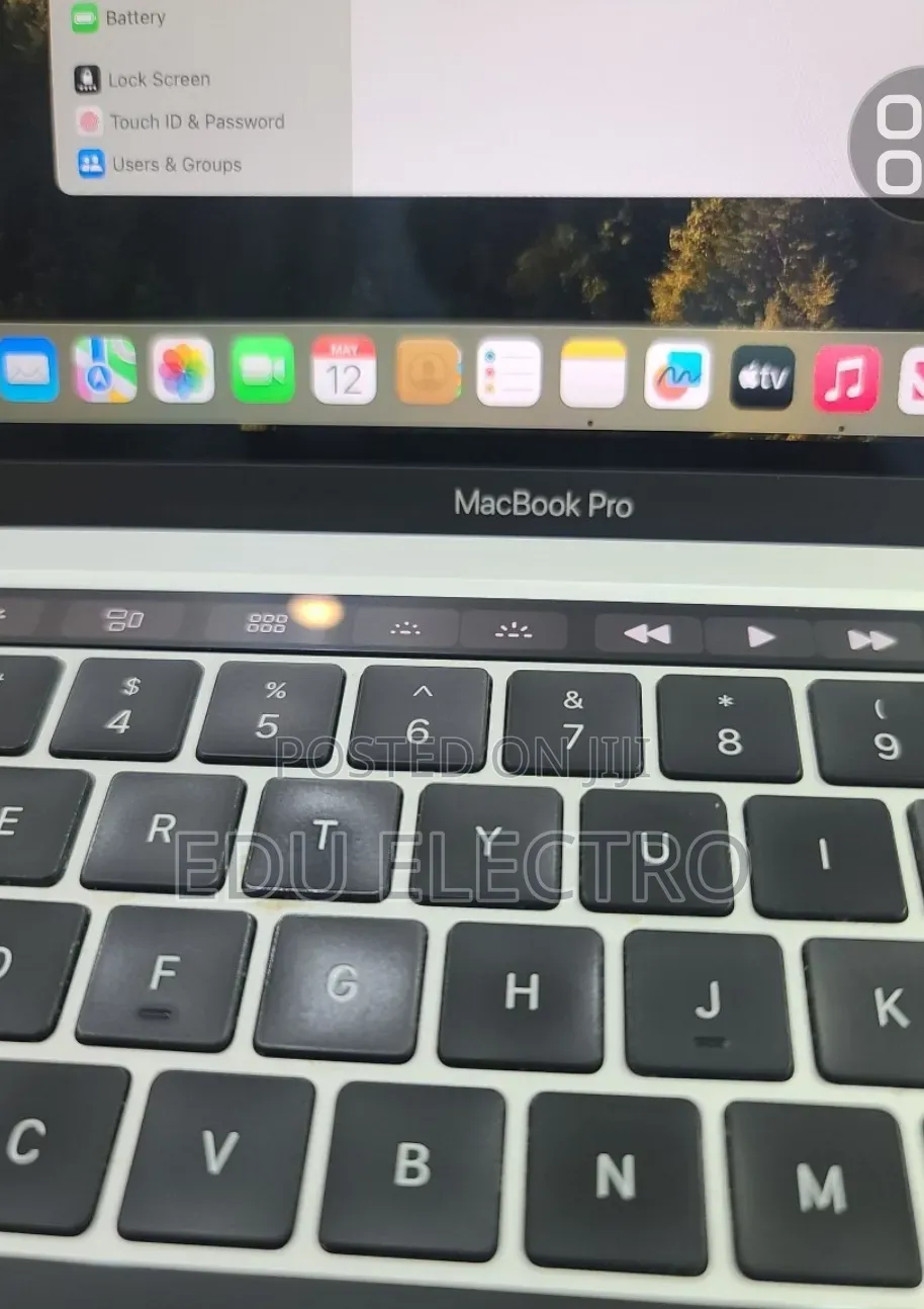 New Laptop Apple MacBook Pro 2021 M1 16GB Apple M1 Pro SSD 256GB