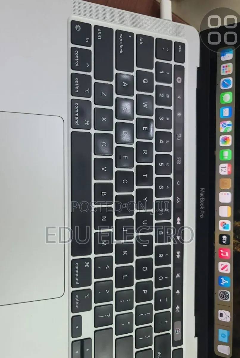 New Laptop Apple MacBook Pro 2021 M1 16GB Apple M1 Pro SSD 256GB