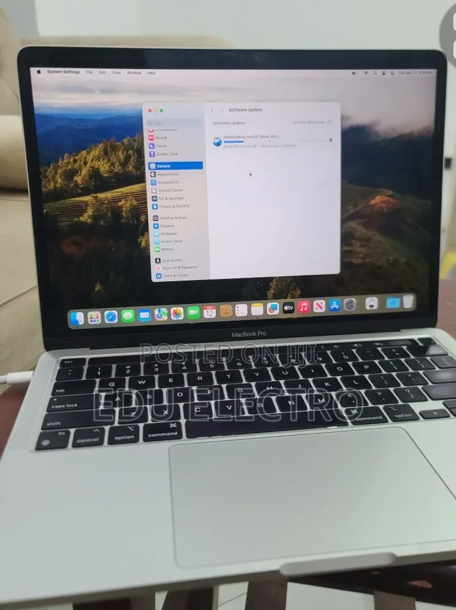 New Laptop Apple MacBook Pro 2021 M1 16GB Apple M1 Pro SSD 256GB