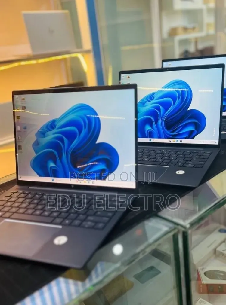 New Laptop HP Dragonfly G3 16GB Intel Core i7 SSD 512GB