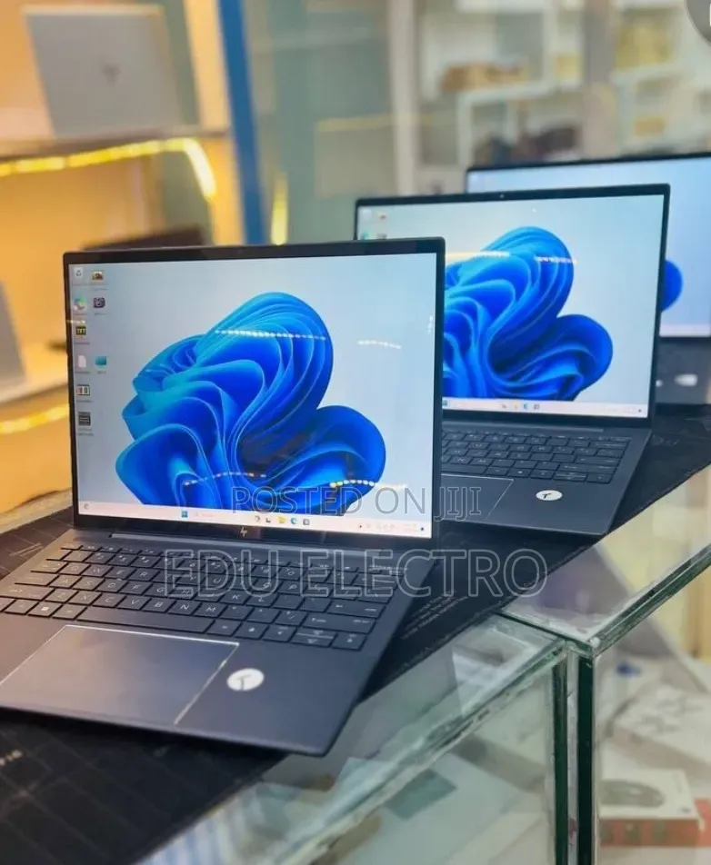 New Laptop HP Dragonfly G3 16GB Intel Core i7 SSD 512GB