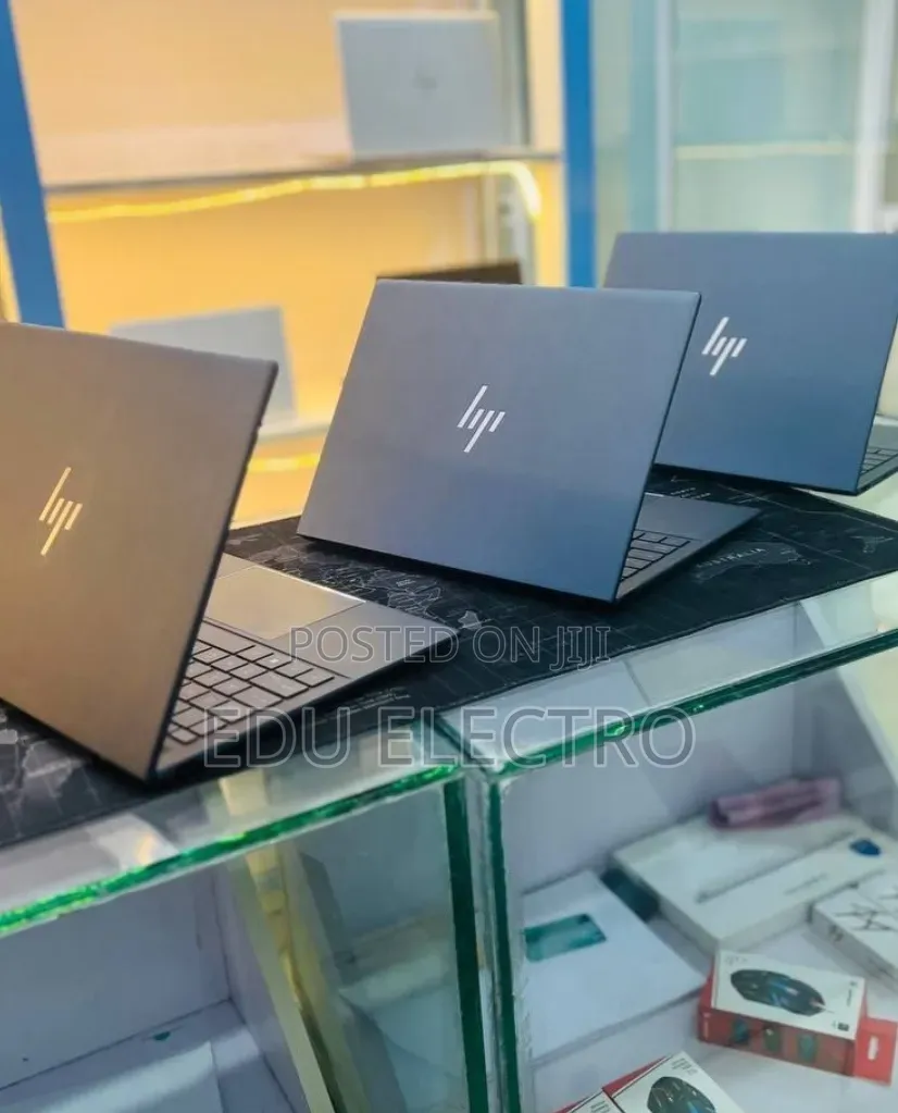 New Laptop HP Dragonfly G3 16GB Intel Core i7 SSD 512GB