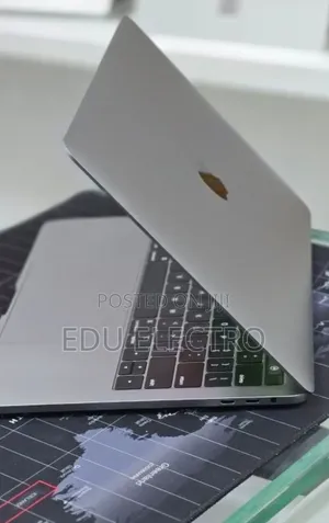 New Laptop Apple MacBook Pro 2020 M1 8GB Apple M1 Pro SSD 256GB