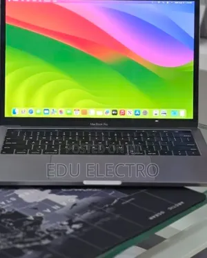 New Laptop Apple MacBook Pro 2020 M1 8GB Apple M1 Pro SSD 256GB