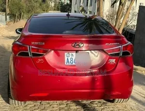 Hyundai Elantra 2012 Red