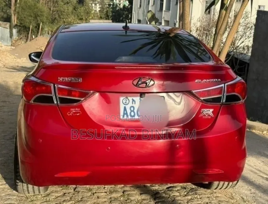Hyundai Elantra 2012 Red
