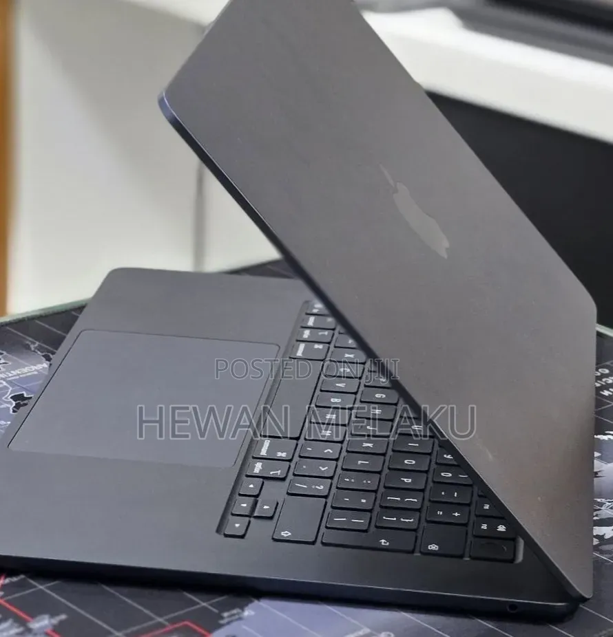 New Laptop Apple MacBook Air 2025 M4 16GB Apple M4 SSD 256GB