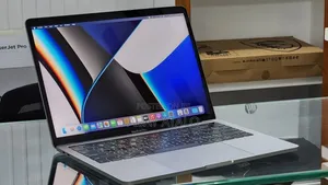New Laptop Apple MacBook Pro 2019 16GB Intel Core i7 SSD 512GB
