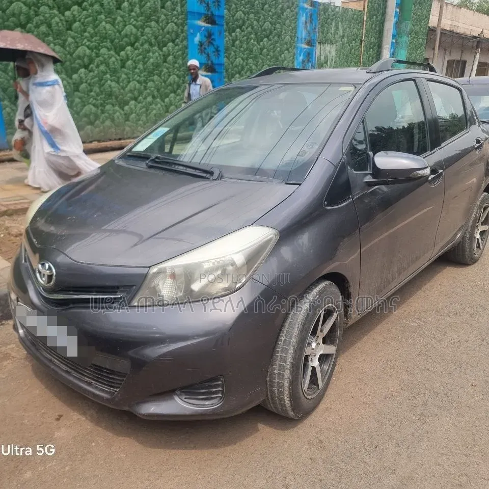 Toyota Yaris 2012 Gray