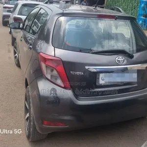 Toyota Yaris 2012 Gray