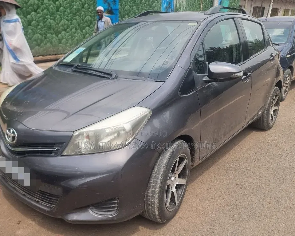 Toyota Yaris 2012 Gray
