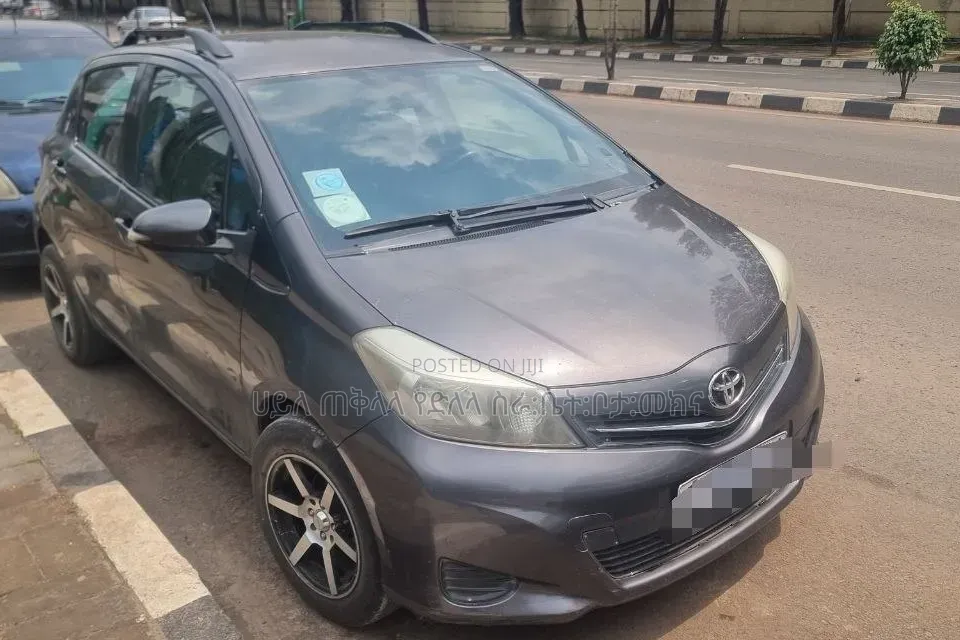 Toyota Yaris 2012 Gray