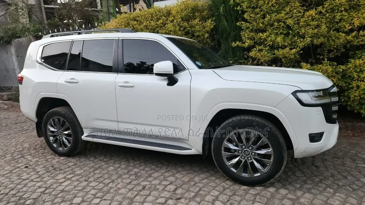 Toyota Land Cruiser 2023 Off white
