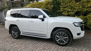 Toyota Land Cruiser 2023 Off white