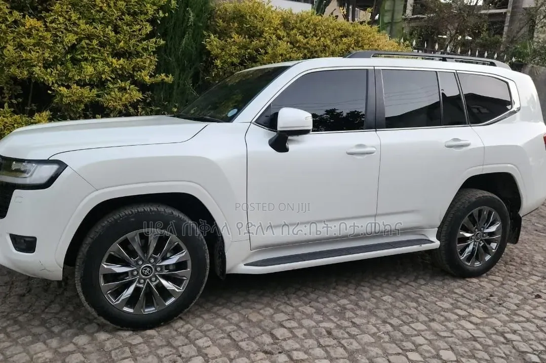 Toyota Land Cruiser 2023 Off white