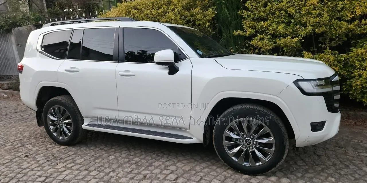 Toyota Land Cruiser 2023 Off white
