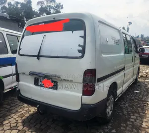 Toyota Grand HiAce 2002 White