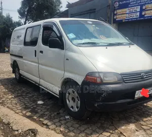 Toyota Grand HiAce 2002 White