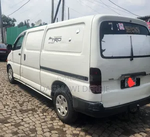 Toyota Grand HiAce 2002 White