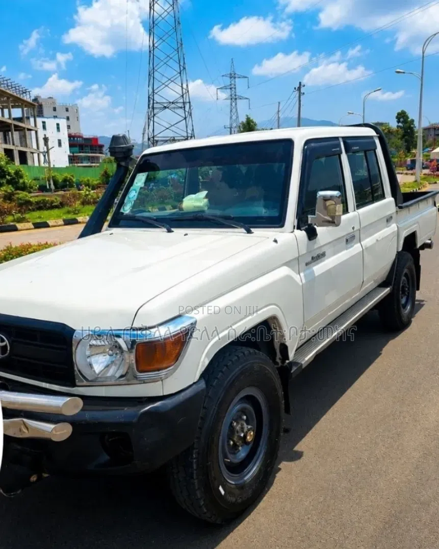 Toyota Land Cruiser 2019 Off white