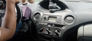 Toyota Vitz 1.0 FWD 5dr 2003 Beige