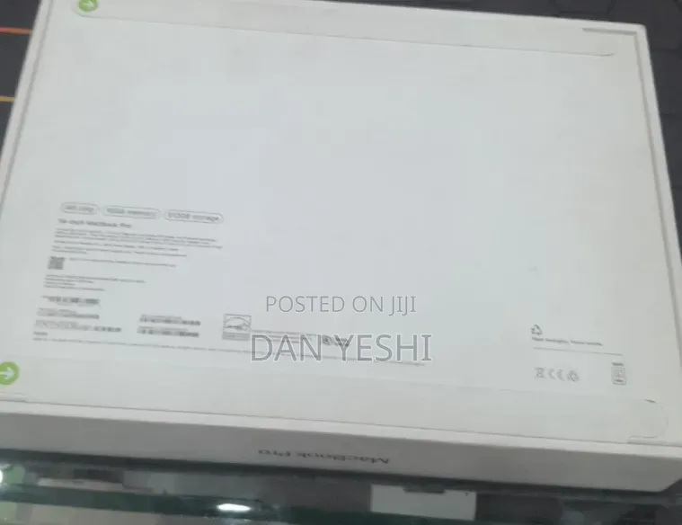 New Laptop Apple MacBook Pro 16GB Apple M5 SSD 512GB