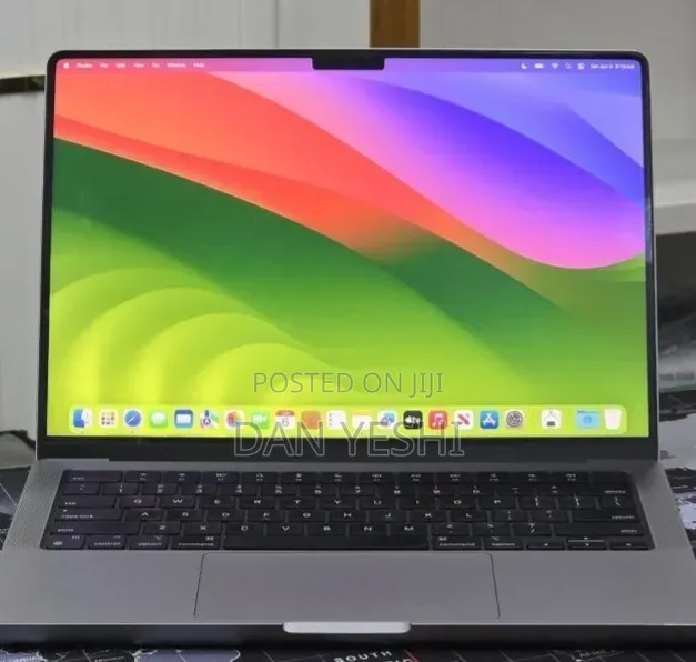 New Laptop Apple MacBook Pro 2023 M3 8GB Apple M3 SSD 512GB