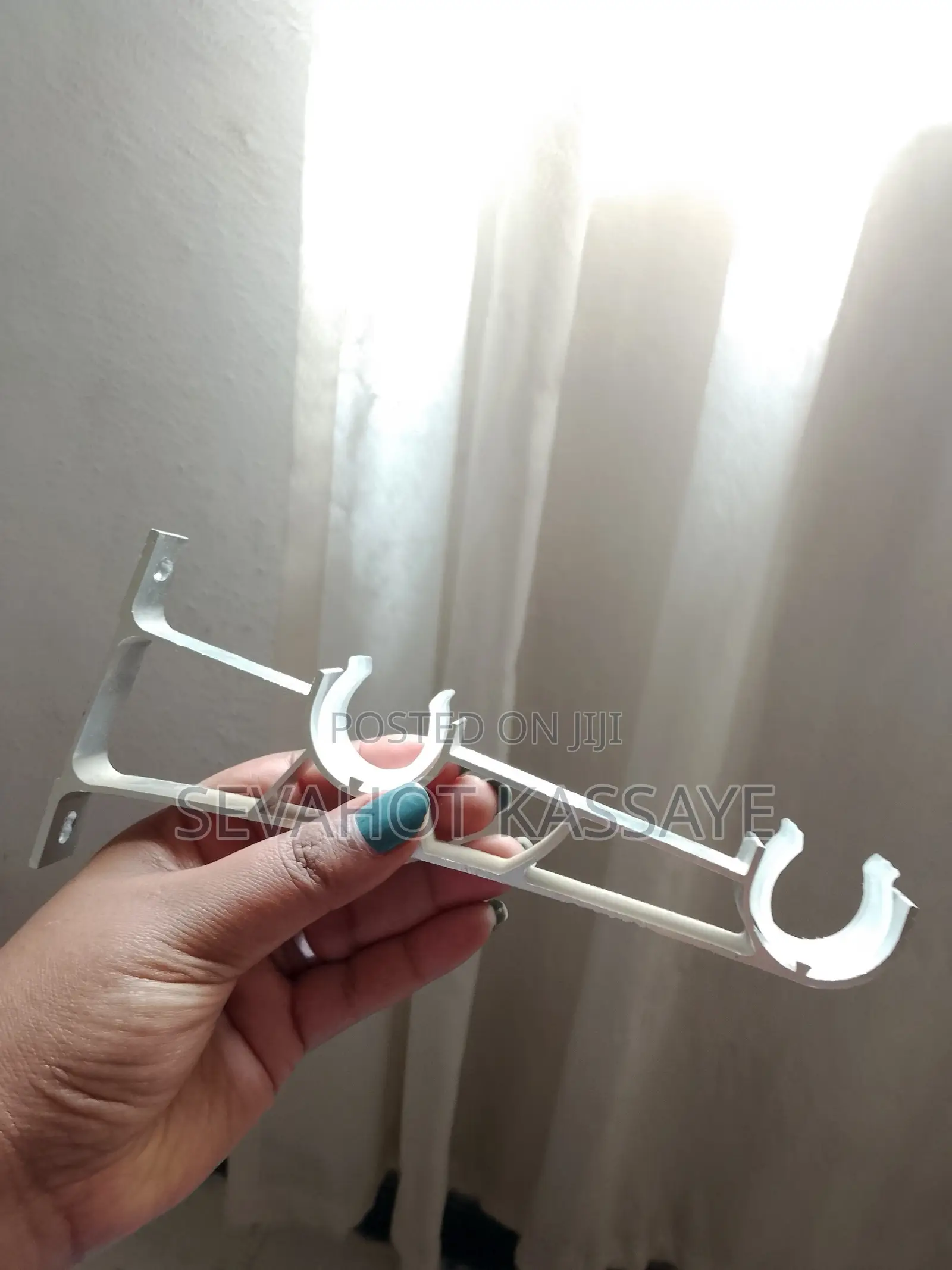 Curtain Rod Hanger