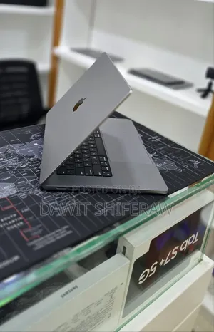 New Laptop Apple MacBook Pro 2021 M1 36GB Apple M1 Max SSD 512GB