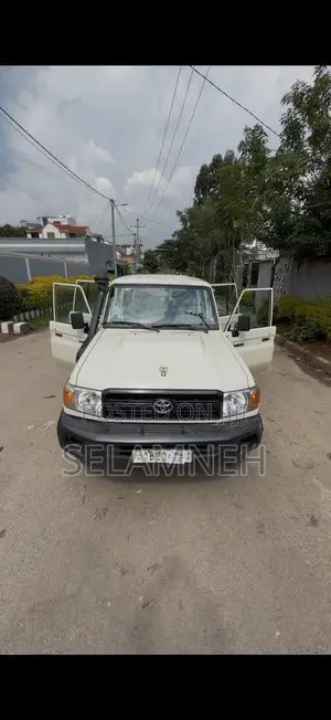 Toyota Land Cruiser 2020 White