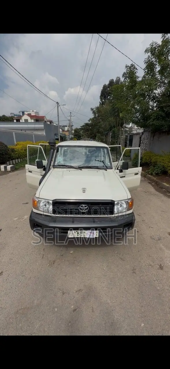 Toyota Land Cruiser 2020 White