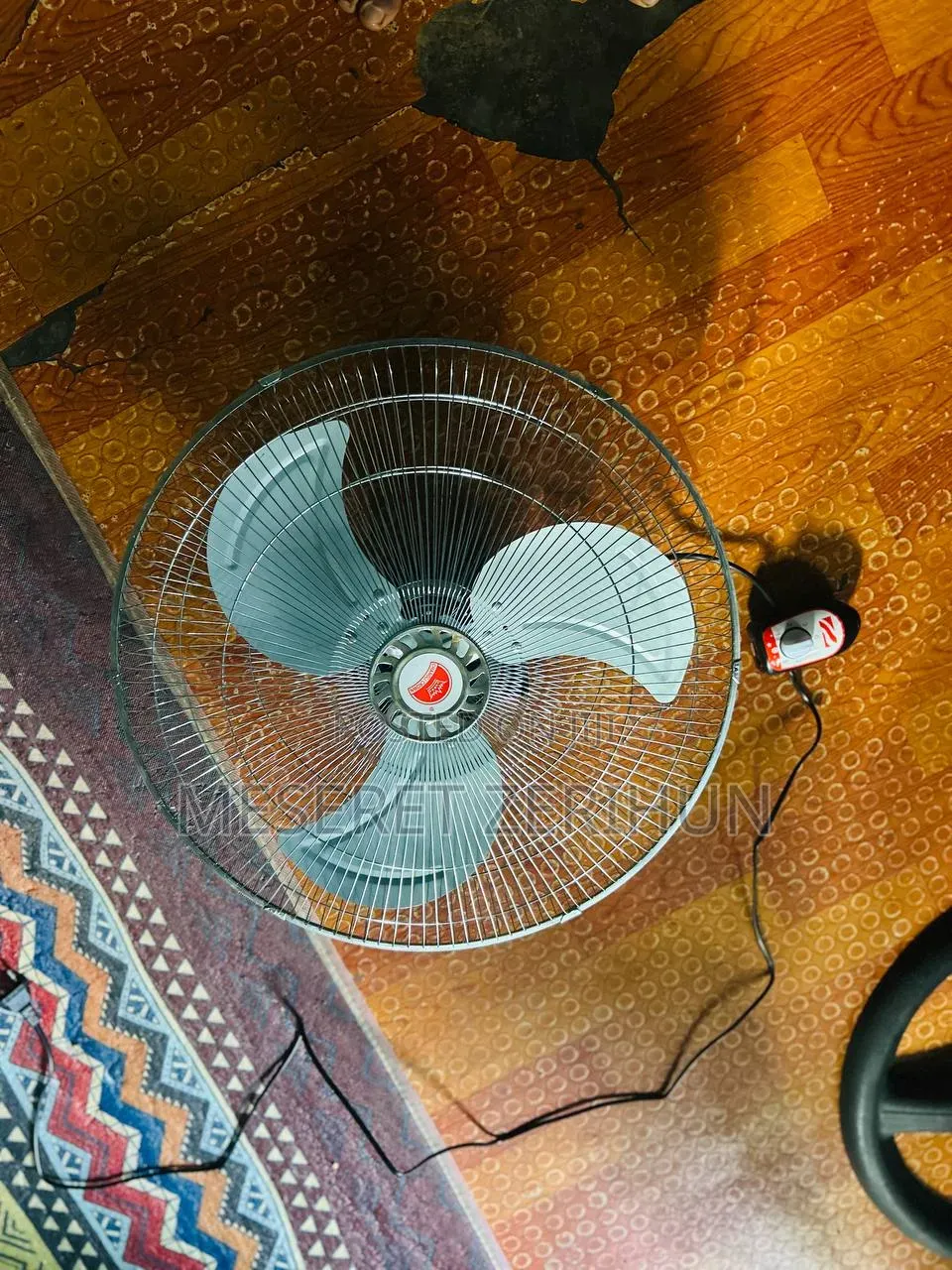 ራሱን ችሎ መቆም የሚችል Fan
