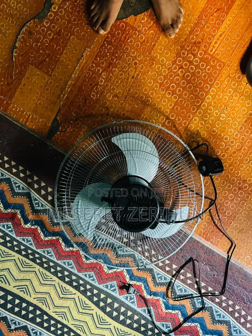 ራሱን ችሎ መቆም የሚችል Fan