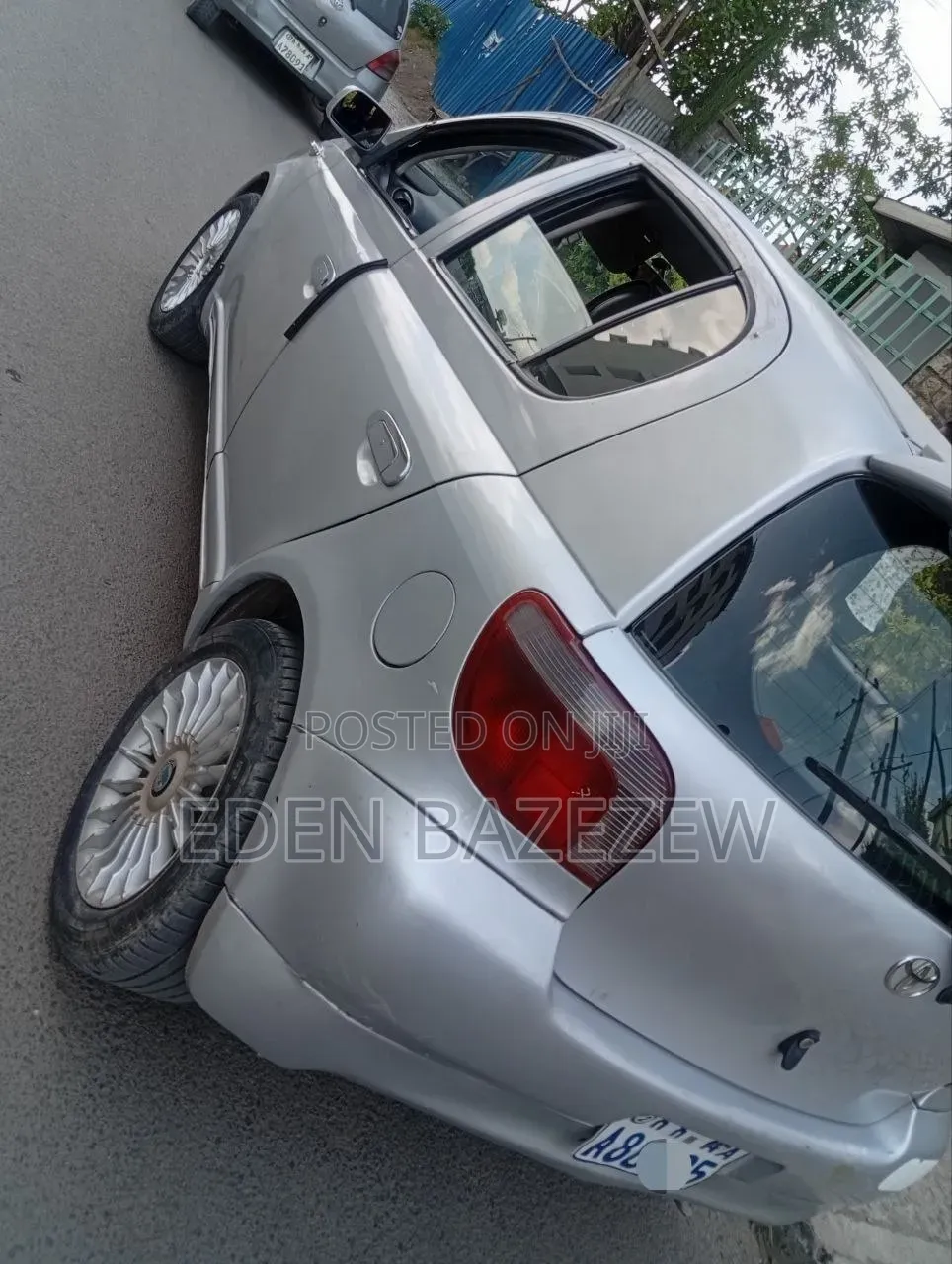 Toyota Vitz 2001 Silver
