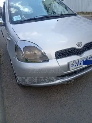 Toyota Vitz 2001 Silver