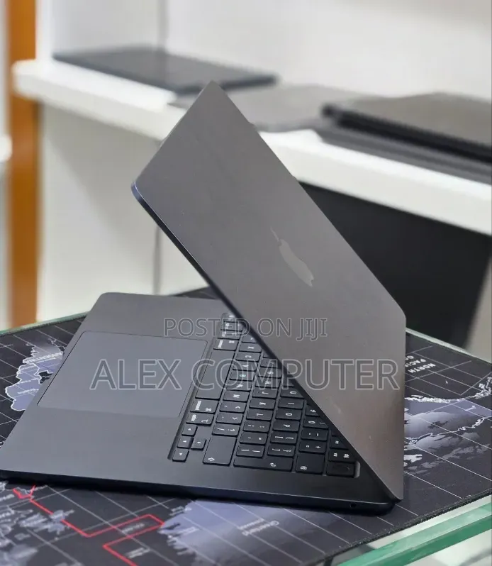New Laptop Apple MacBook Pro 2024 M4 16GB Apple M4 SSD 256GB