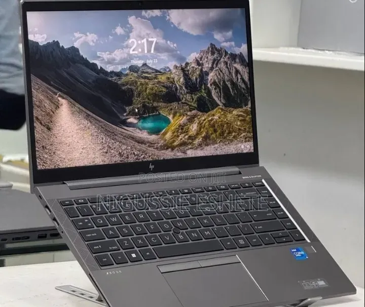New Laptop HP ZBook Firefly G8 16GB Intel Core i5 SSD 512GB