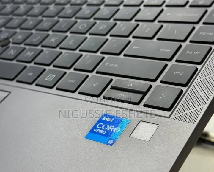 New Laptop HP ZBook Firefly G8 16GB Intel Core i5 SSD 512GB