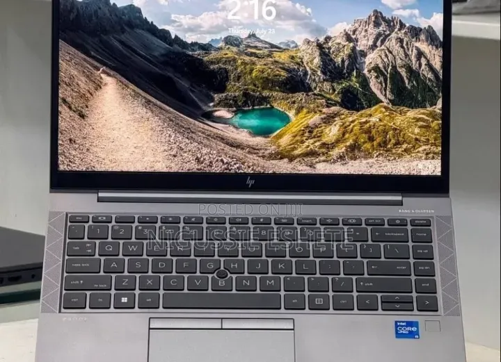 New Laptop HP ZBook Firefly G8 16GB Intel Core i5 SSD 512GB