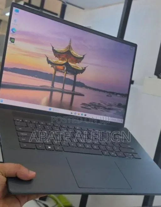 New Laptop Dell Inspiron 15 16GB Intel Core i7 SSD 512GB